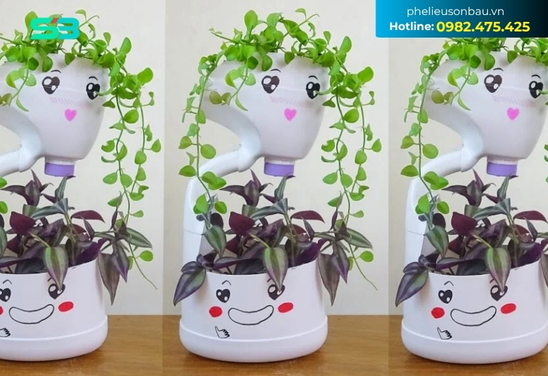 Chậu hoa hai tầng từ hai chai nhựa khác kích cỡ, giúp tiết kiệm diện tích và tạo hiệu ứng thị giác ấn tượng Chậu hoa hai tầng từ hai chai nhựa khác kích cỡ, giúp tiết kiệm diện tích và tạo hiệu ứng thị giác ấn tượng