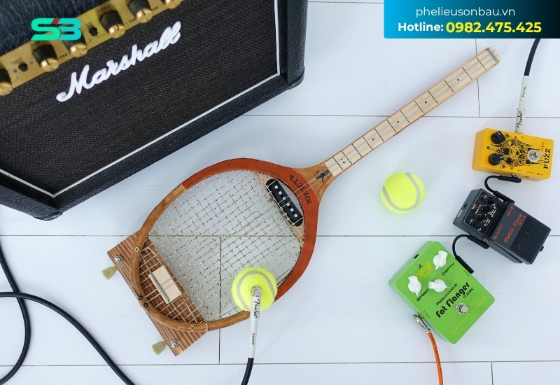 Đàn guitar được làm từ vợt điện Đàn guitar được làm từ vợt điện