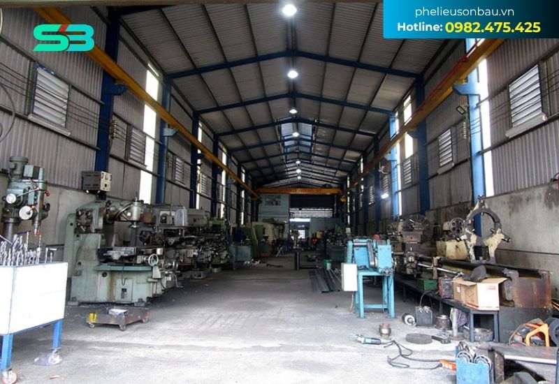 xưởng máy cơ khí được sơn báu thu mua máy tiện cũ