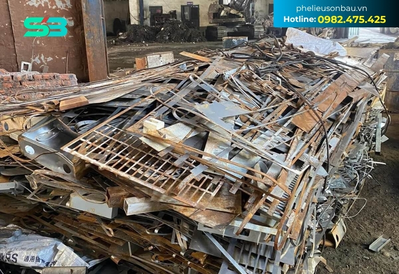 Thu mua phế liệu từ các khu công nghiệp tại Phước Vĩnh