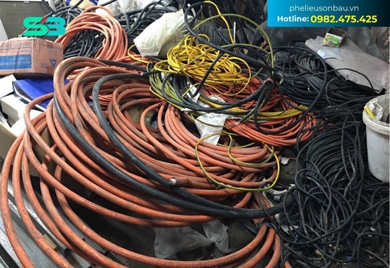 Phế liệu Sơn Báu chuyên thu mua các loại dây điện cũ tại khu vực Thống Nhất